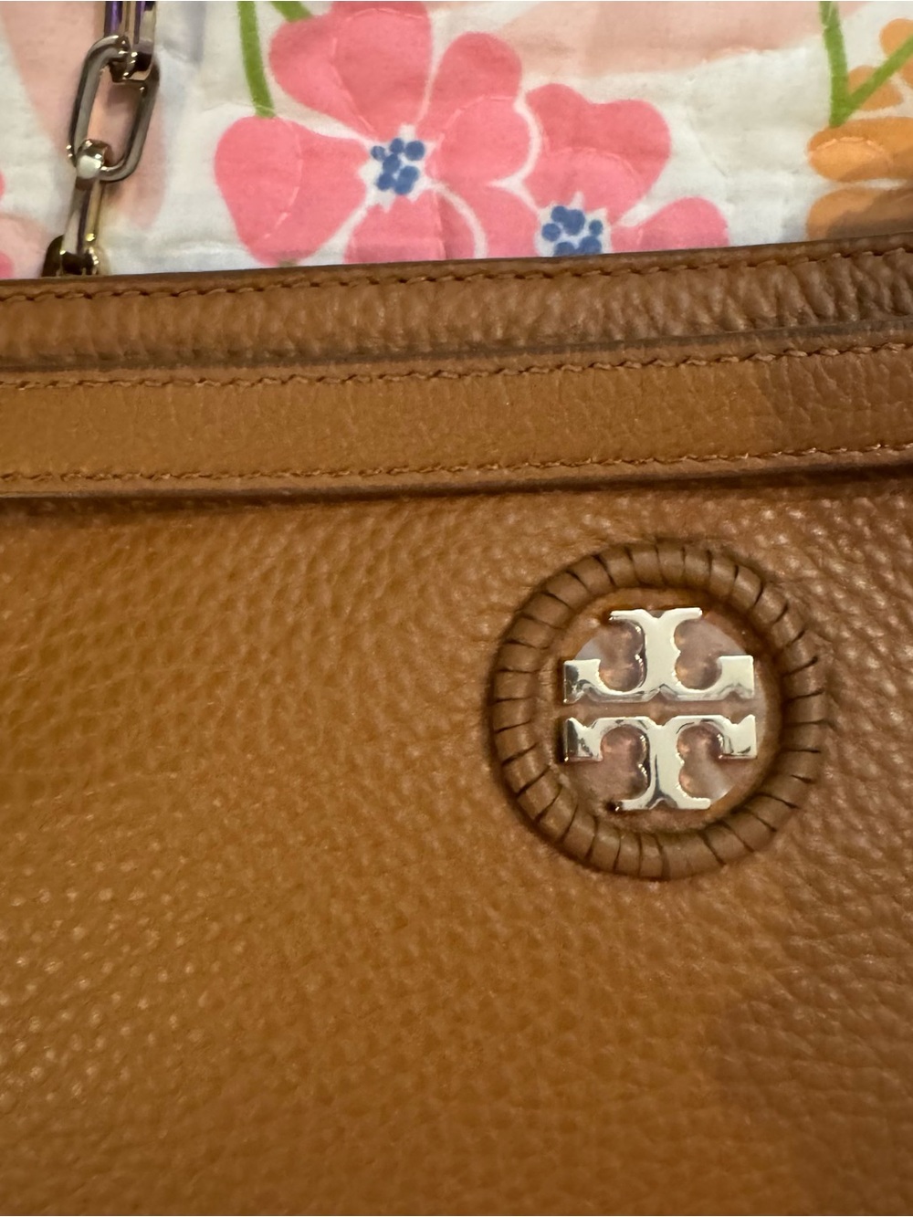 NWT Tory Burch Whipstitch Logo
Swingpack Leather Shoulder Bag
Crossbody - Picture 4 of 9